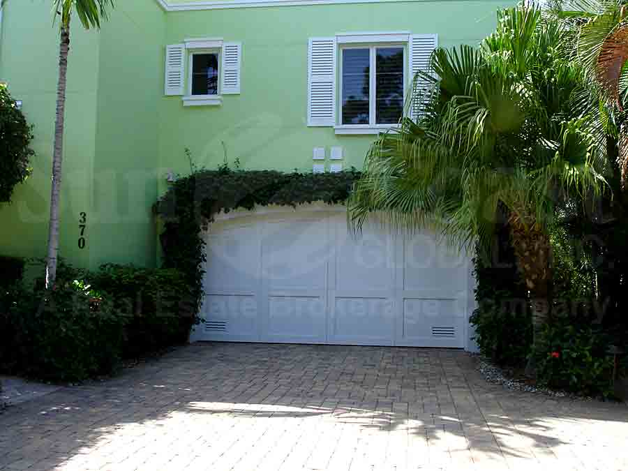 Lucaya Cay Attached Garages